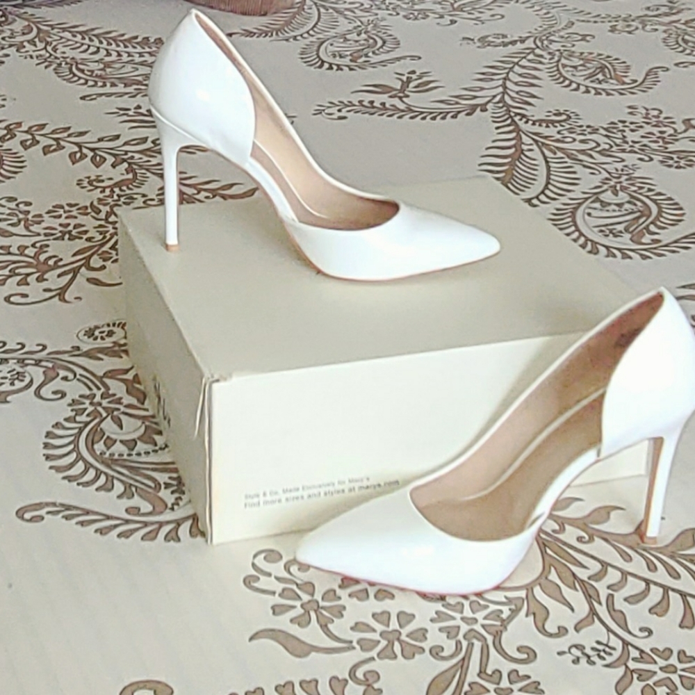 👠👠White Stillettos... like New!